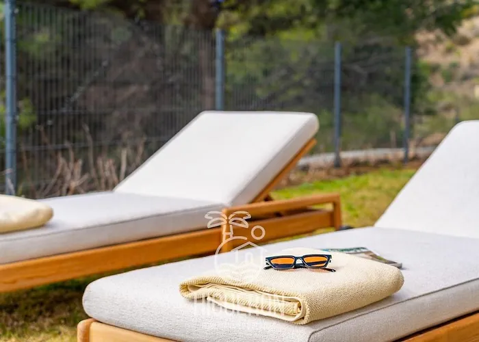 Higueronrentals The Secret Garden