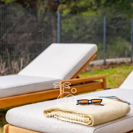 Higueronrentals The Secret Garden